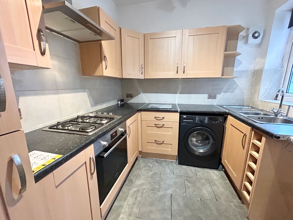 Property photo 2 of 9 Kitchen