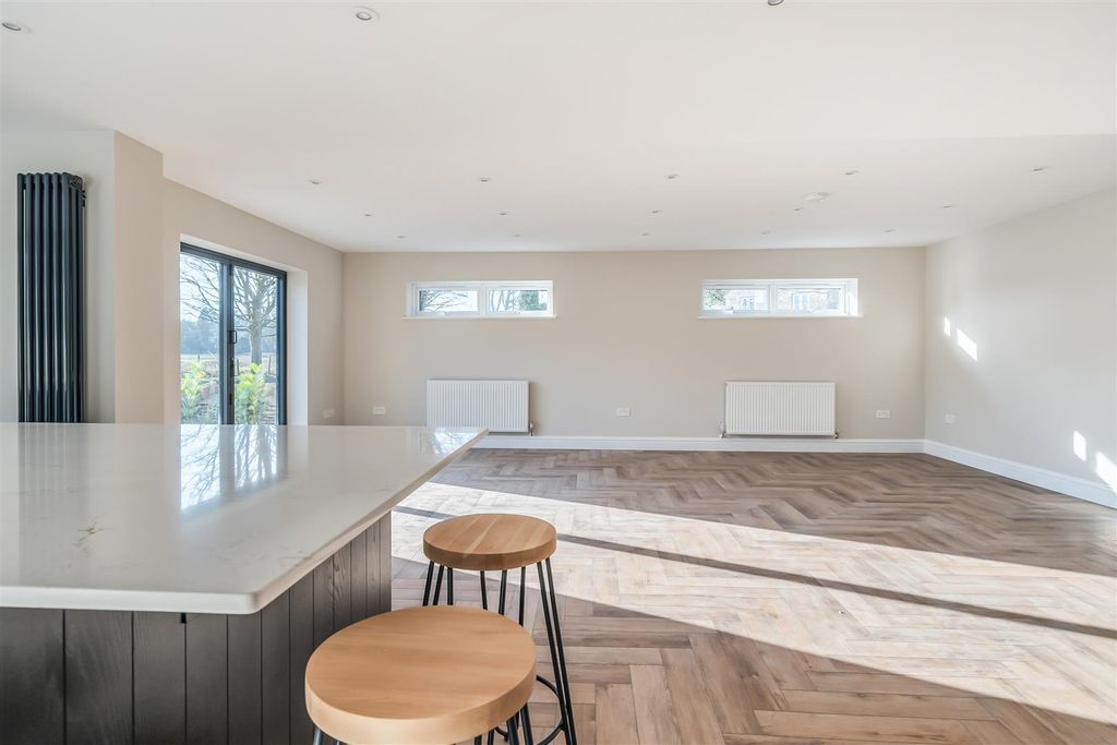 Property photo 3 of 20 1394204-27-694Bd5A59c691-Arw.Jpg