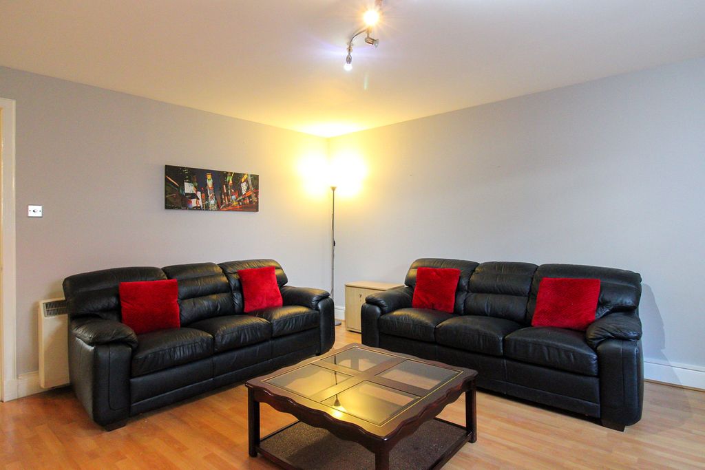 Property photo 1 of 7 Living Room