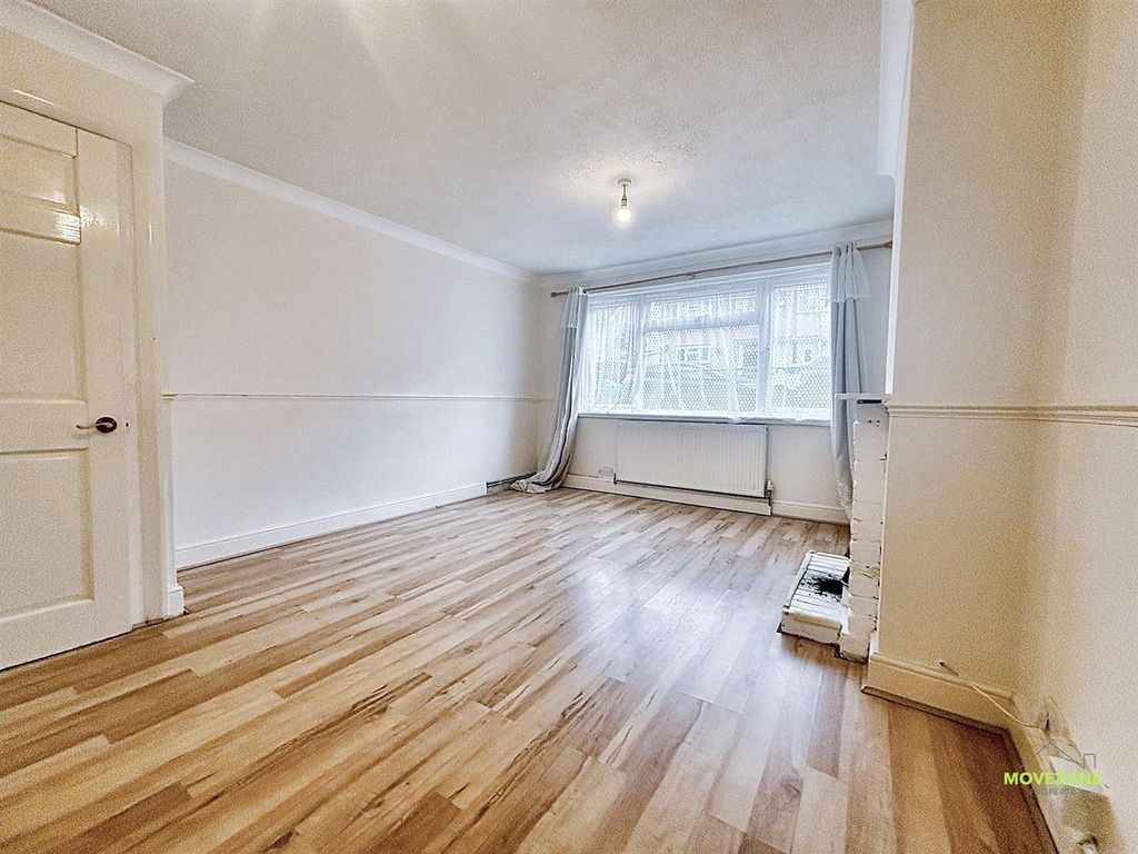 Property photo 3 of 8 27Da7E5d-42d8-41d1-Acf2-B1013E1B7039.Jpg