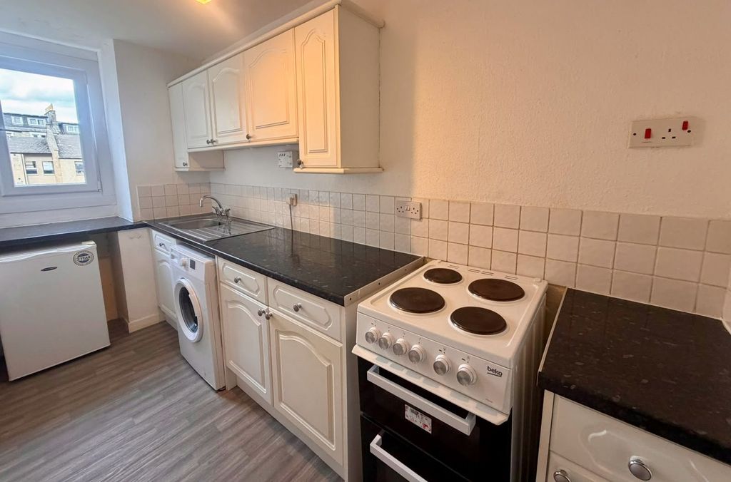 Property photo 3 of 5 Kitchen