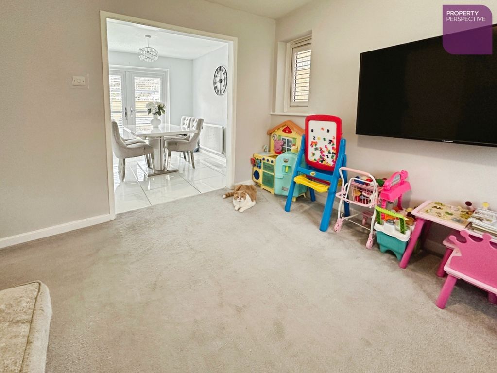 Property photo 3 of 14 Lounge