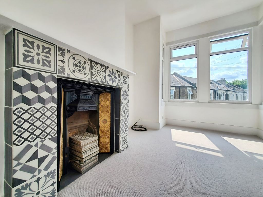 Property photo 3 of 18 03