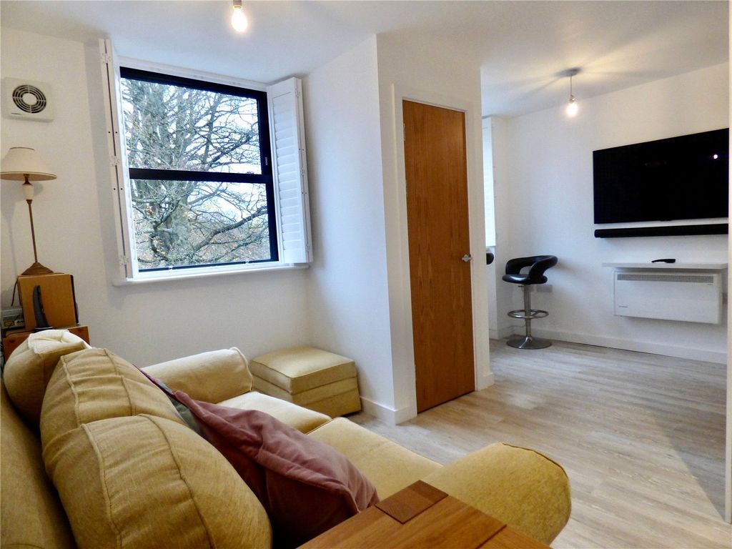 Property photo 3 of 19 Living Room