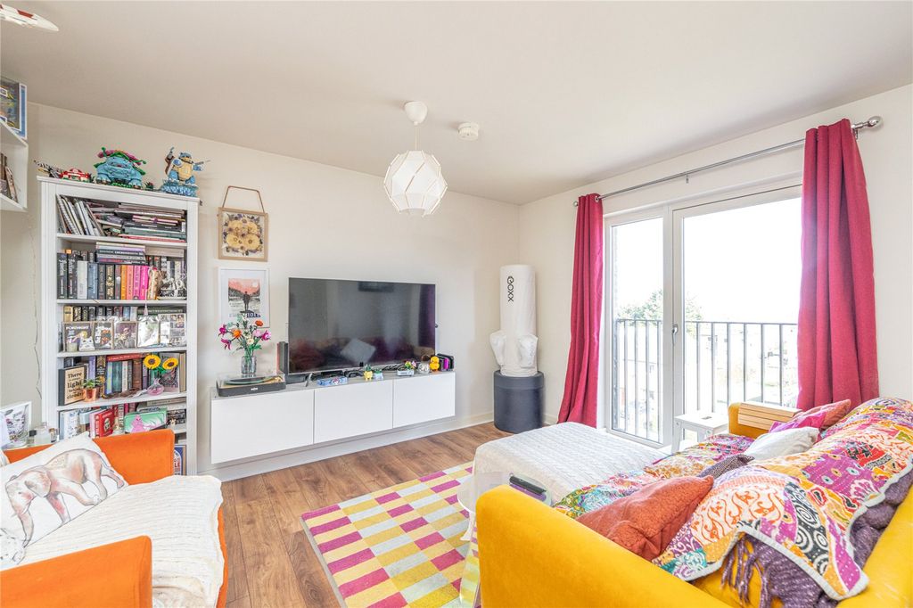 Property photo 2 of 21 Lounge/ Kitchen