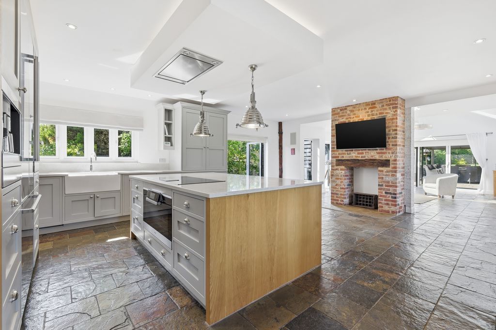 Additional image 11 of 5 bed barn conversion for saleThe Barn, Church Street, Billericay CM11