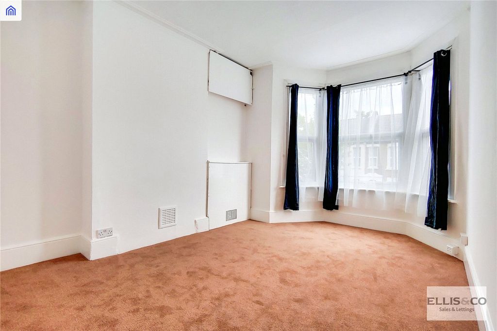Property photo 1 of 14 Picture No. 11