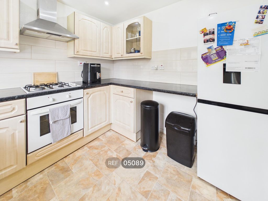 Property photo 3 of 10 Kitchen
