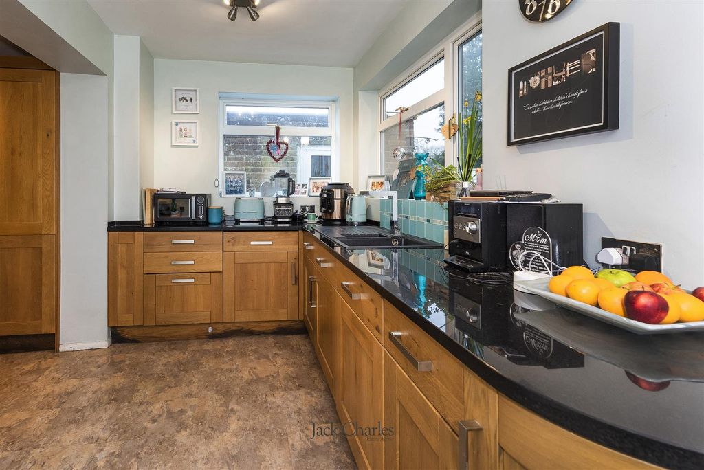 Property photo 3 of 14 Ashden Walk, Tn10 3Rl 008.Jpg