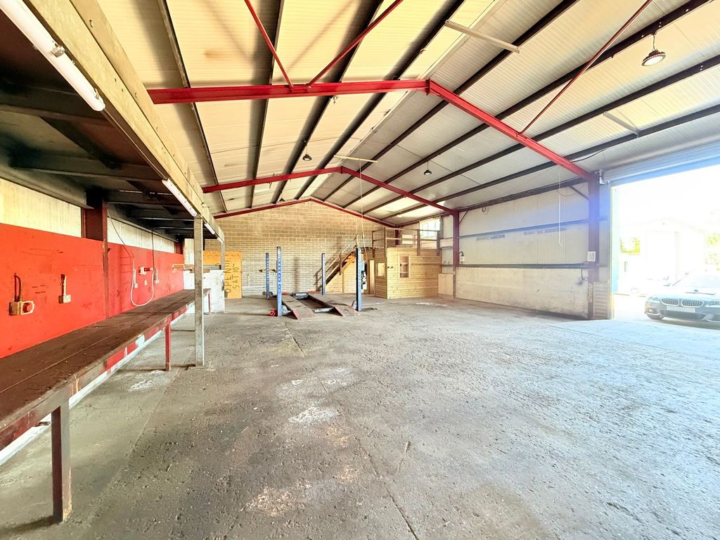 Property photo 2 of 10
