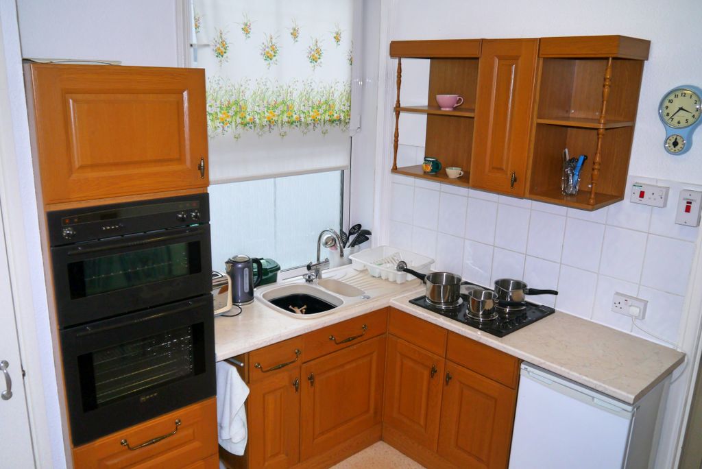 Property photo 3 of 5 Kitchen