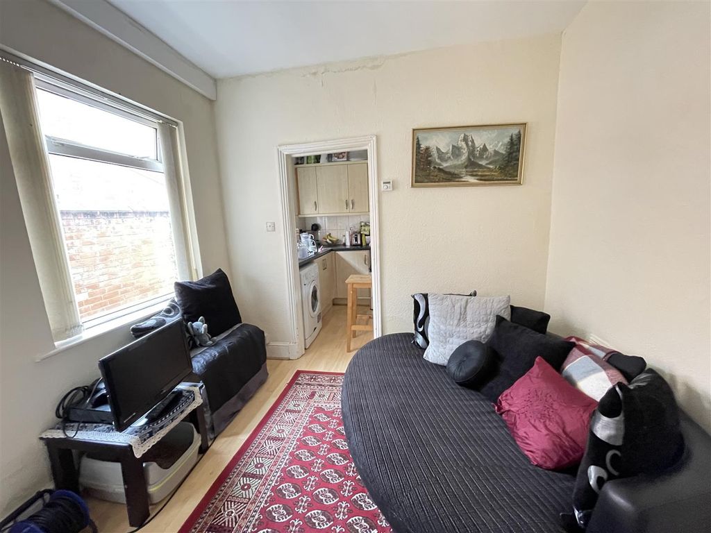 Property photo 3 of 6