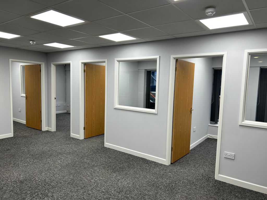 Property photo 3 of 7 Several Front Offices