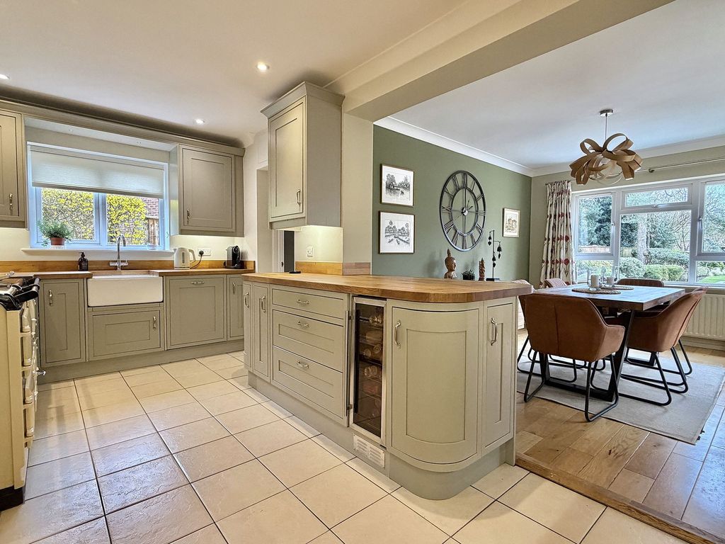 Property photo 3 of 27