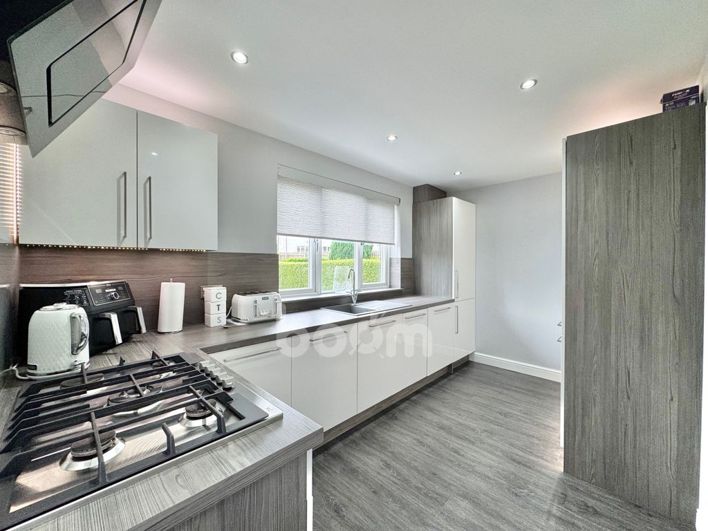 Property photo 3 of 28 Broom Terrace Johnstone Kitchen