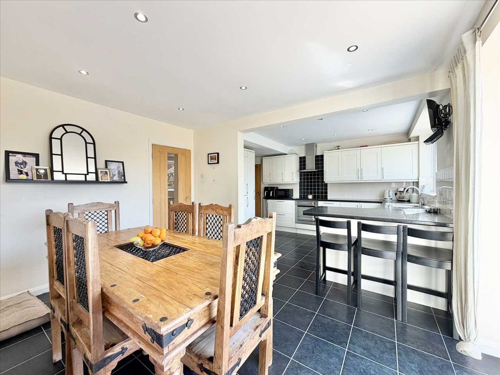 Property photo 2 of 33 Kitchen Diner