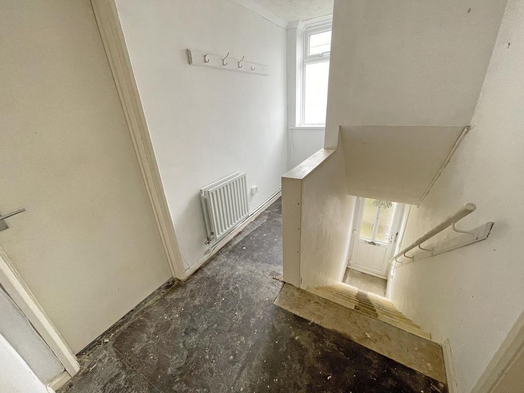 Property photo 3 of 10 Orchard Crescent 27 - Landing.Jpg