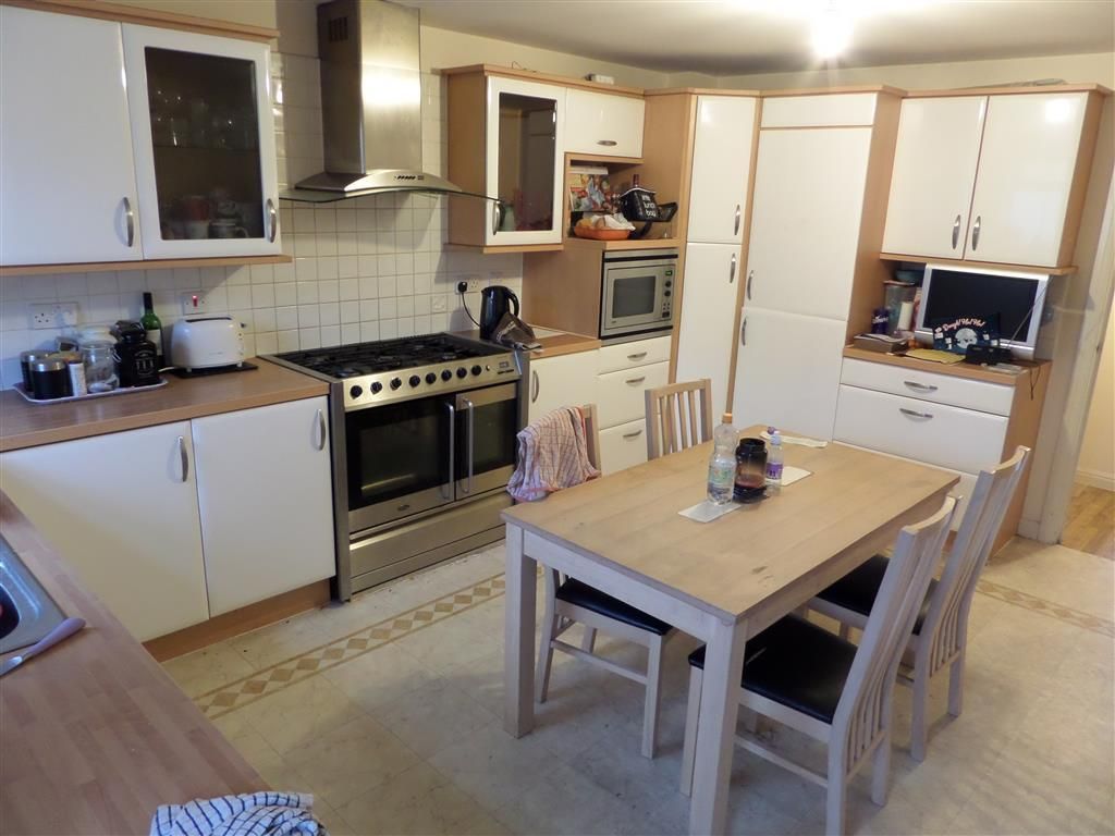 Property photo 2 of 12 Kitchen