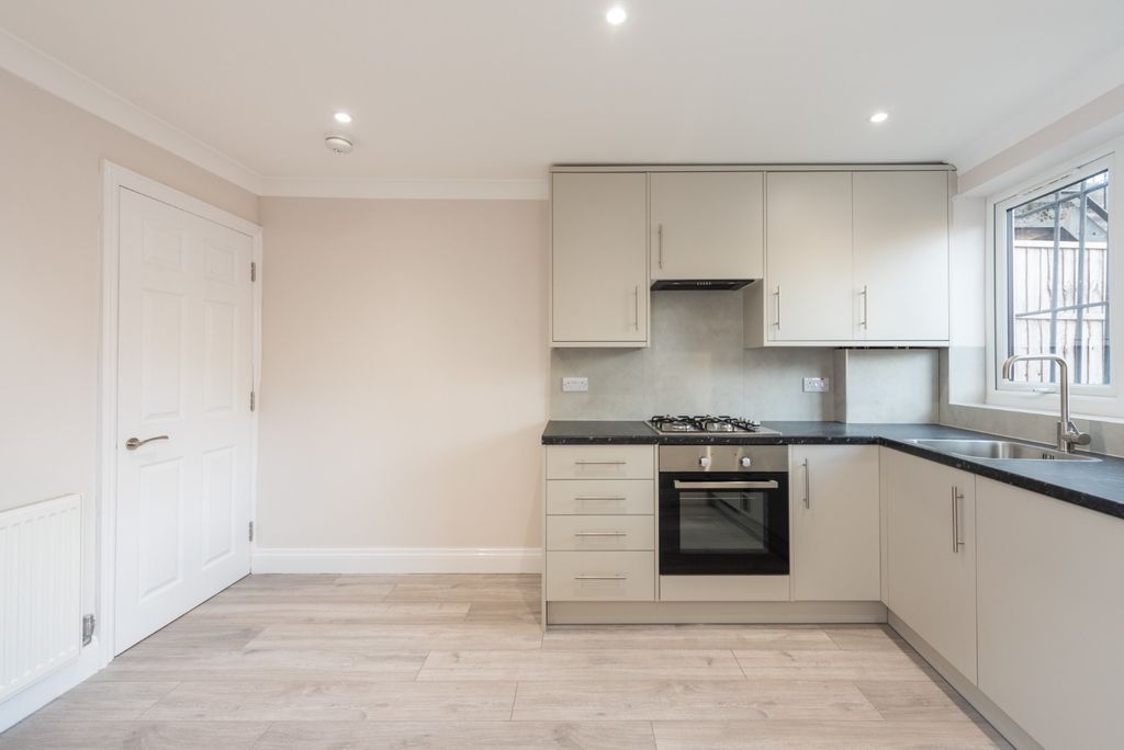 Property photo 3 of 13 4533543