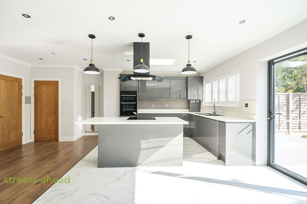 Property photo 3 of 22 279c262A-F86F-4A7...