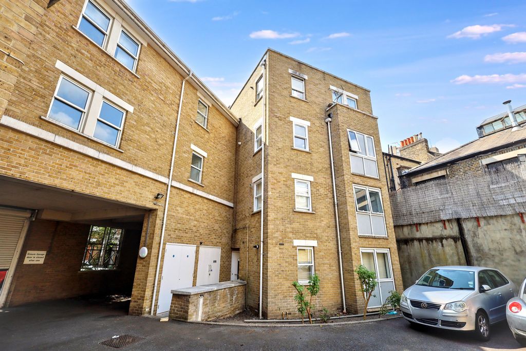 Property photo 2 of 9 Flat 11,  22-24 Great Western Road, Westbourne Park, London W9 3Nn