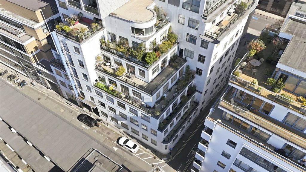 Property photo 2 of 33 Picture No. 04