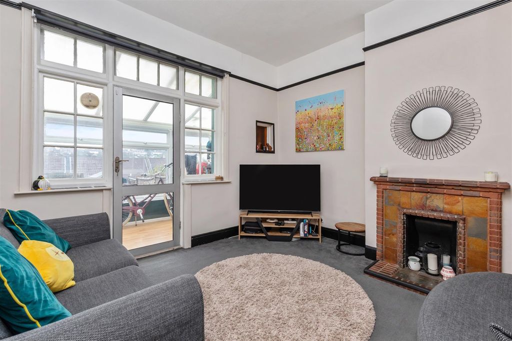 Property photo 2 of 10 Mafeking Road-3.Jpg