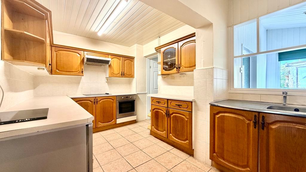 Property photo 2 of 14 Kitchen