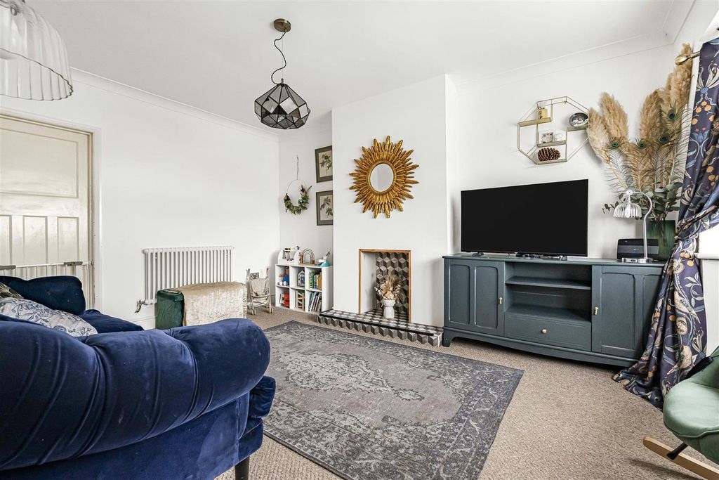Property photo 3 of 17 9_59045.Jpg
