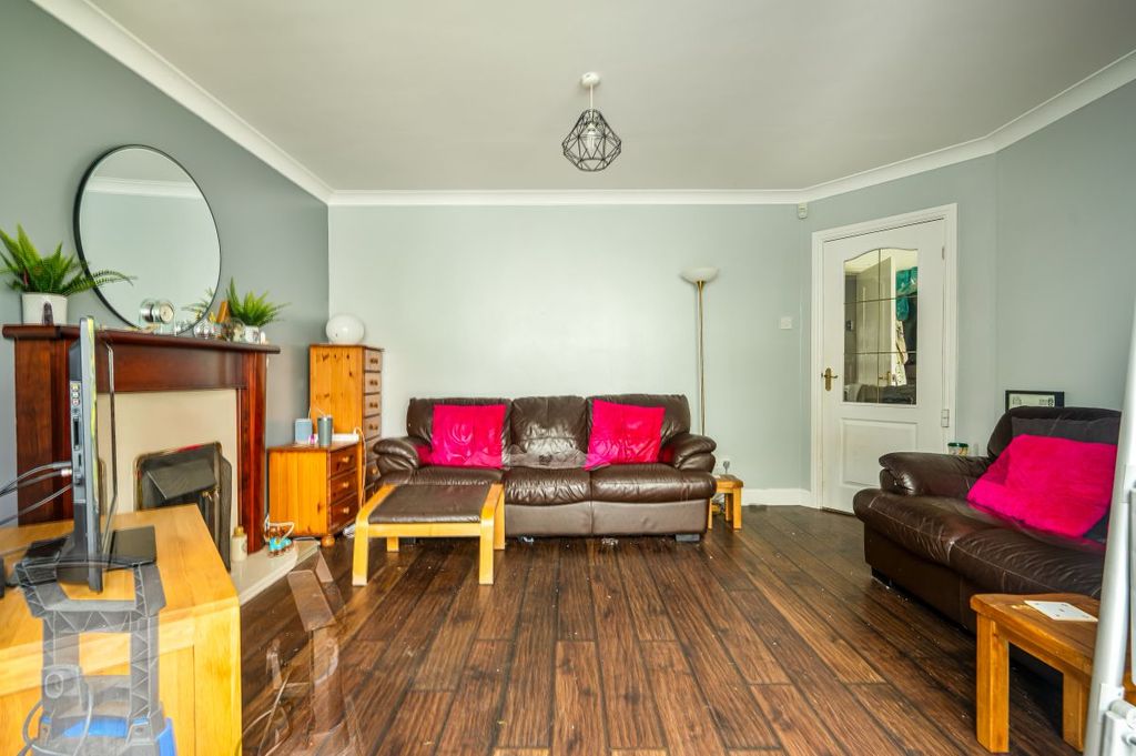 Property photo 3 of 21