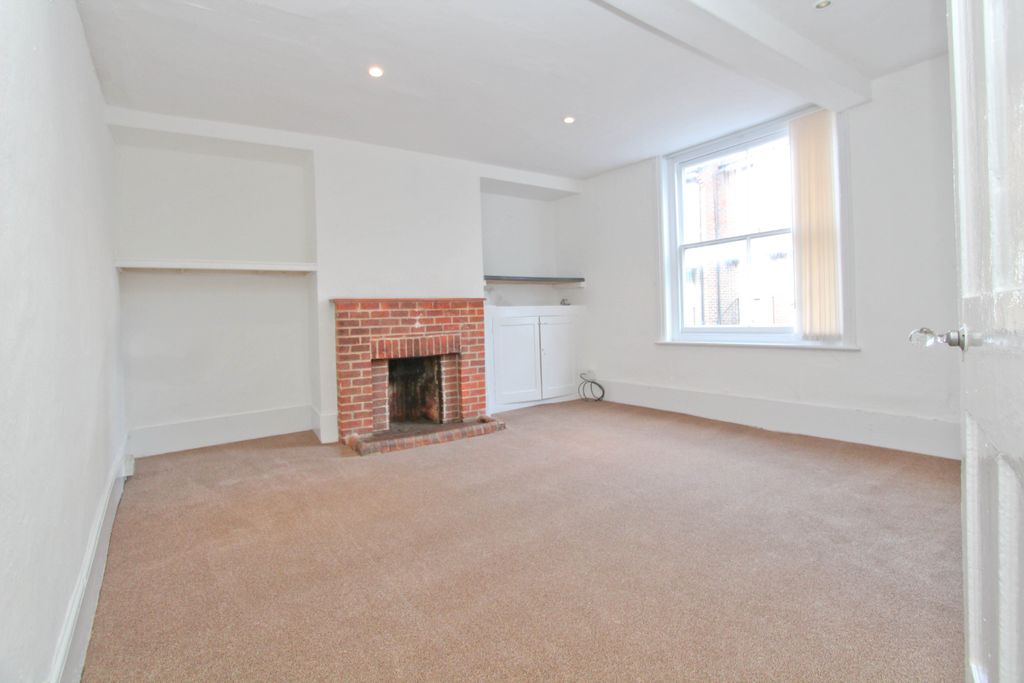 Property photo 3 of 10 Photo 02