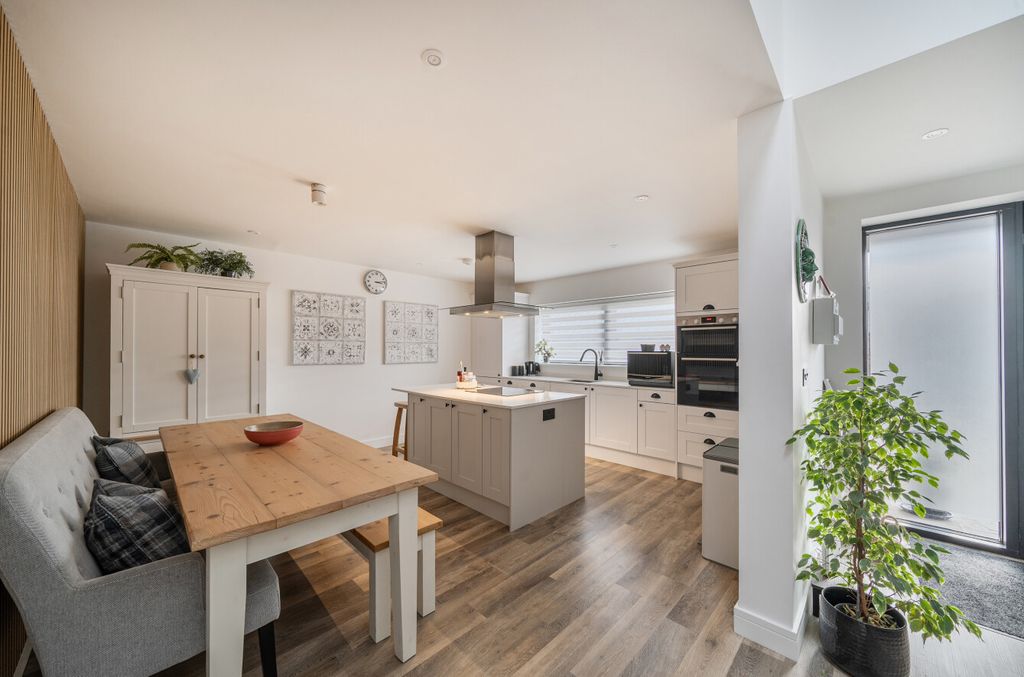 Property photo 3 of 21 Kitchen/Dining Room