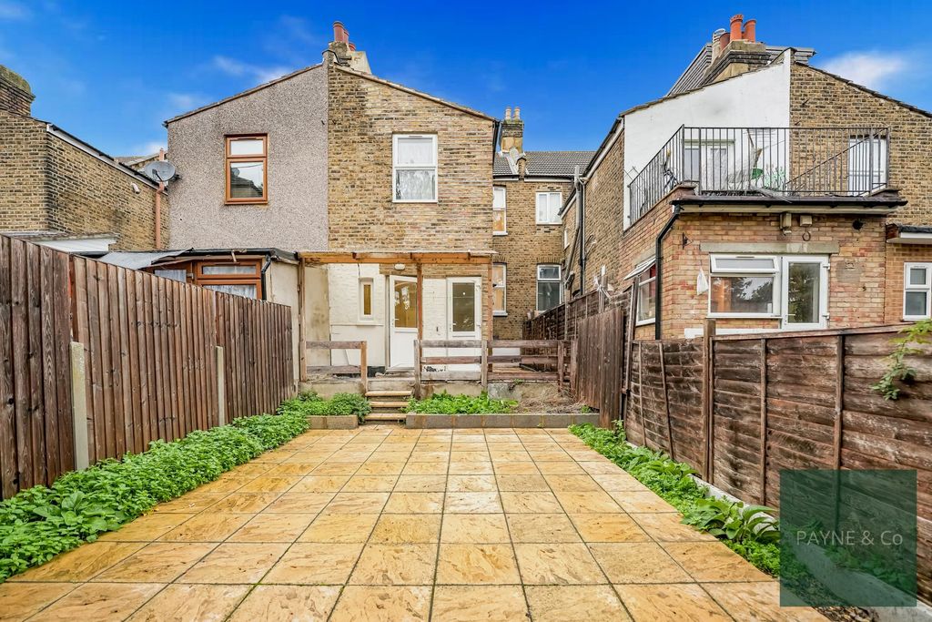 Property photo 2 of 16