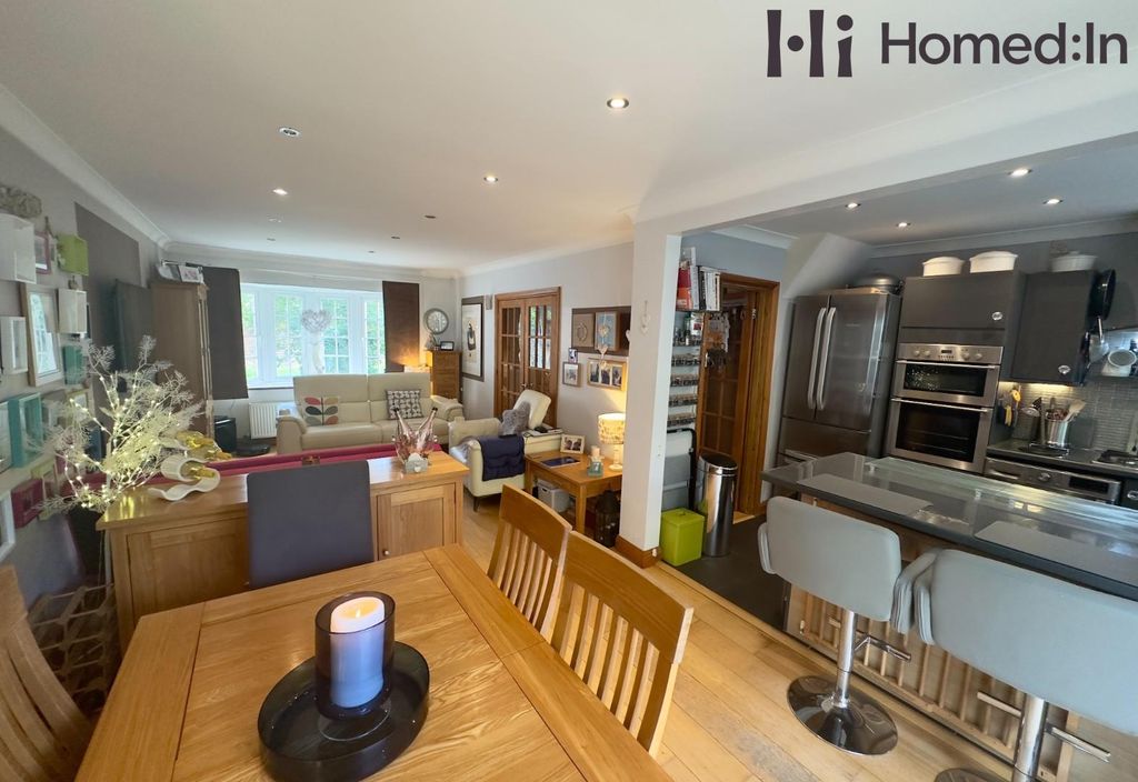 Property photo 1 of 12 Ezy Watermark_18-07-2023_08-07-49-6250Pm.Jpeg