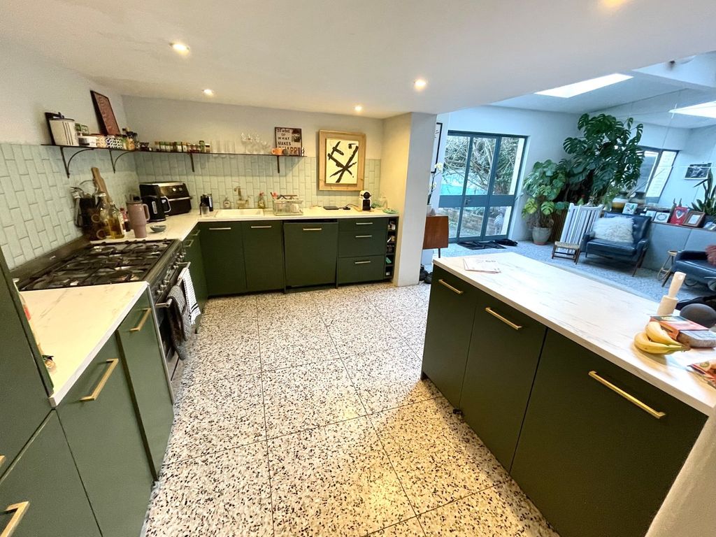 Property photo 2 of 16 Picture 2