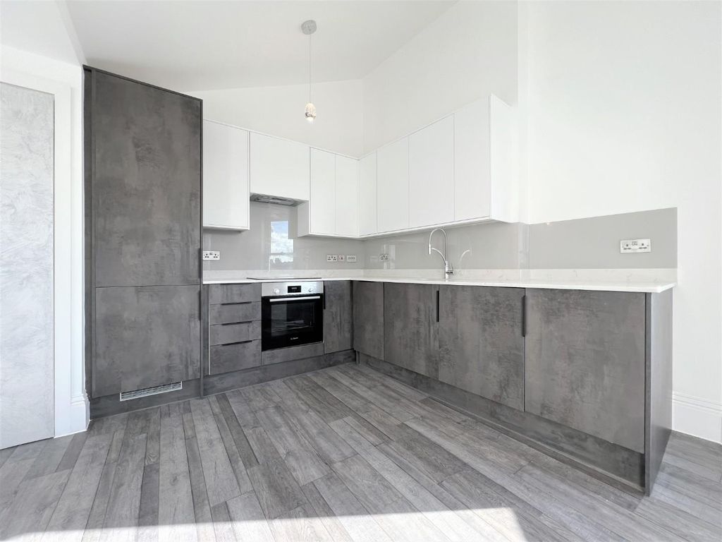 Property photo 2 of 11 8.Jpg