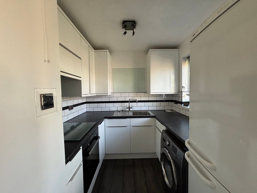 Property photo 3 of 7 Kitchen