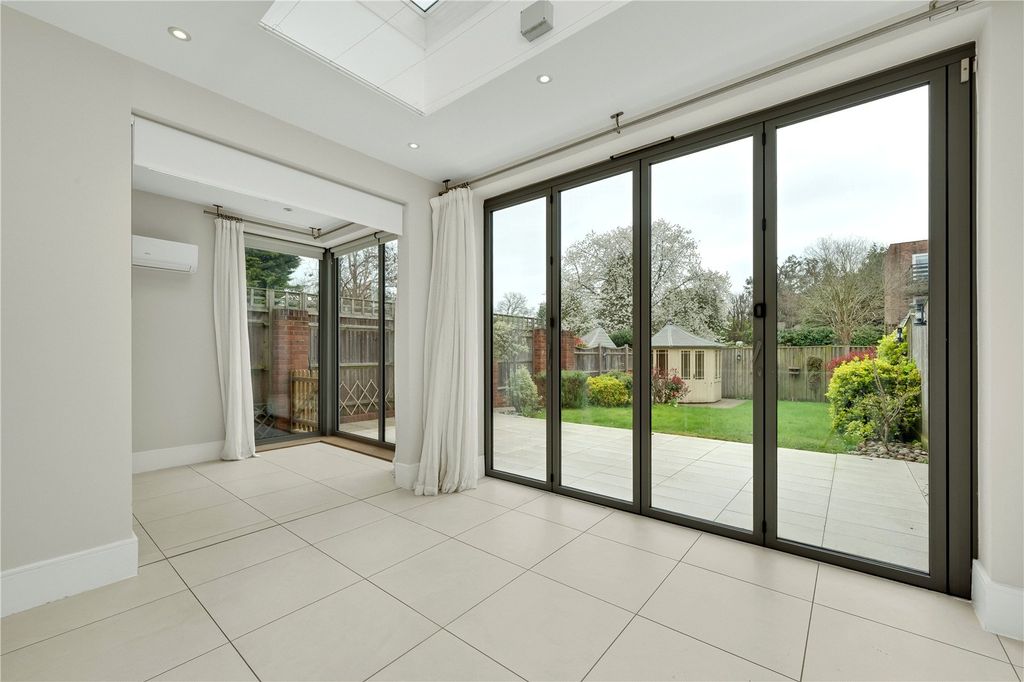 Property photo 3 of 17 Dining Area