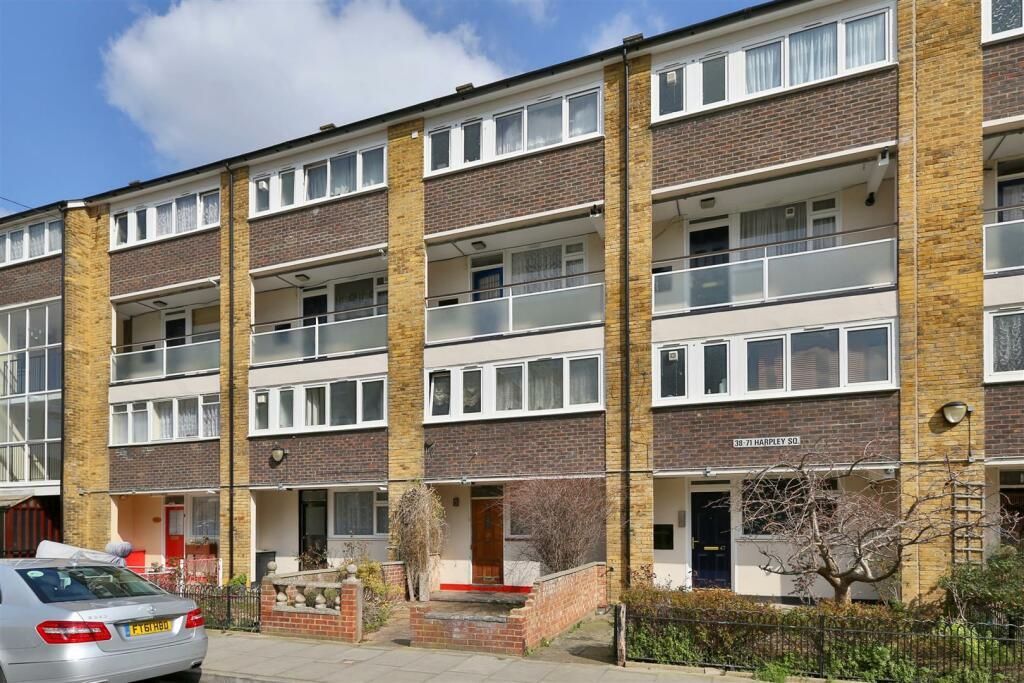 Property photo 1 of 8 2 Bedroom Ground Floor Flat With Private Garden To Rent In E1 **Available Immediately**