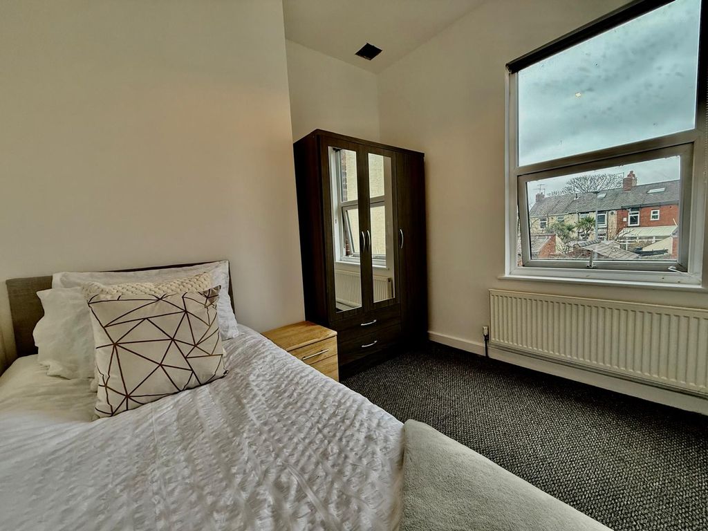 Property photo 1 of 5 Room