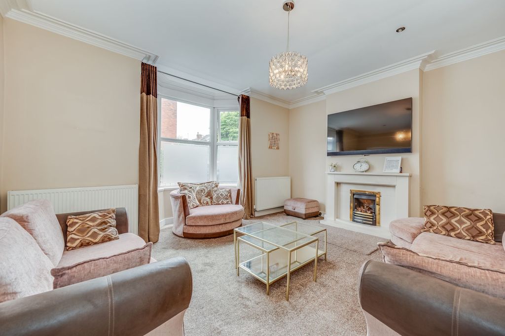 Property photo 2 of 27