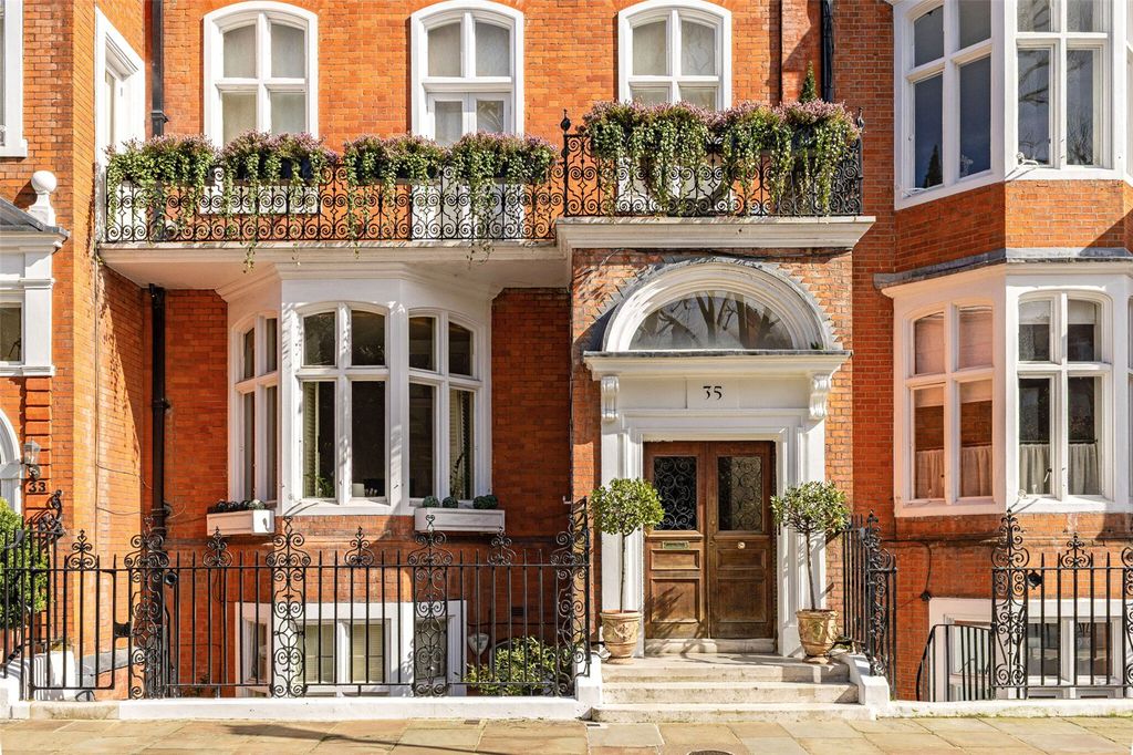 Property photo 2 of 9 External