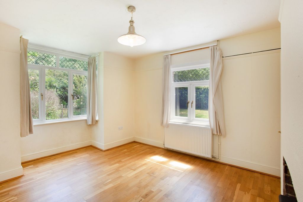 Property photo 3 of 17 Shirrenden Lodge ...