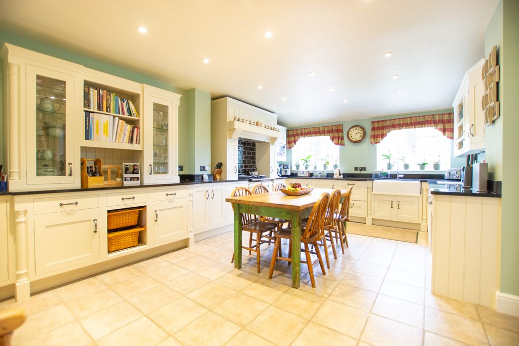 Property photo 3 of 44 Mw-997