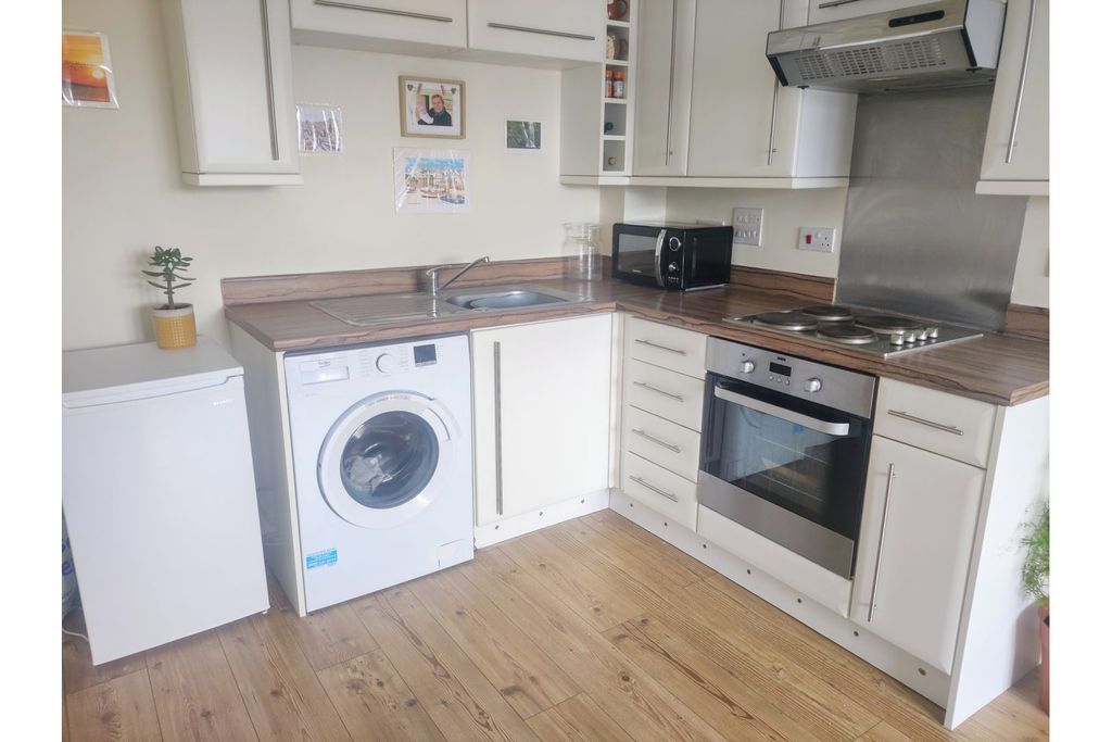 Property photo 2 of 5 Kitchen