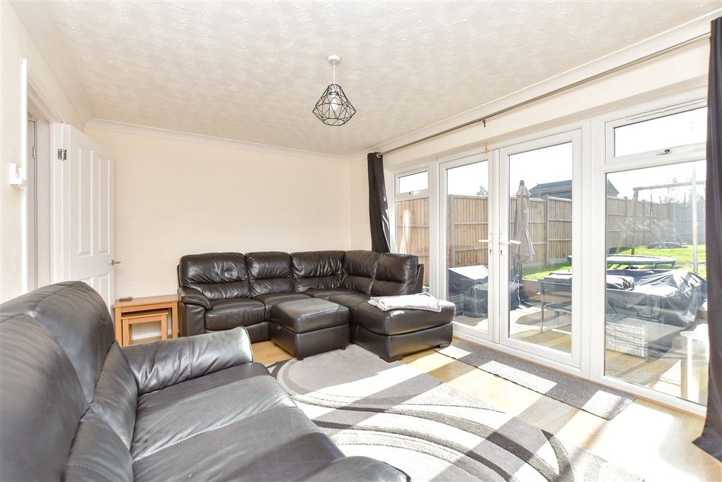 Property photo 1 of 10 Lounge