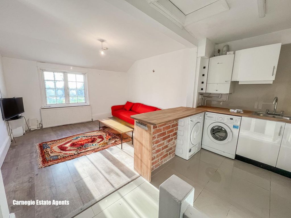 Property photo 2 of 10 Kitchen/Reception Room