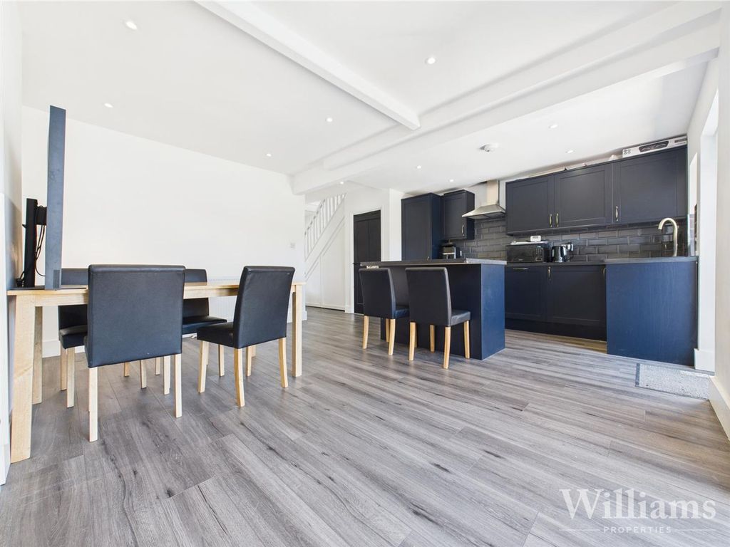 Property photo 2 of 13 Cam02861G0-Pr0396-Still013.Jpg