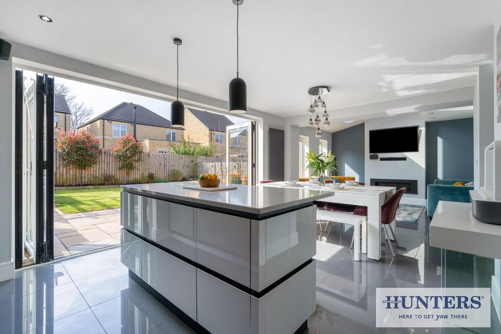 Property photo 3 of 26 Kitchen