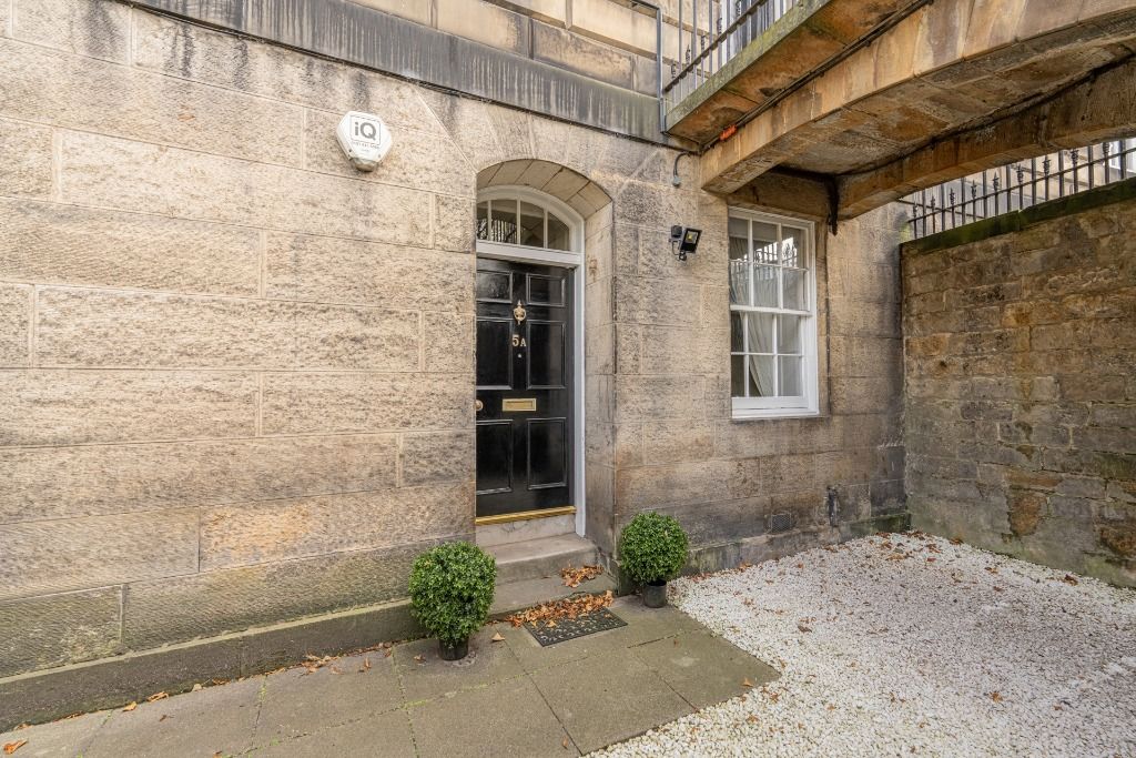 Property photo 2 of 39